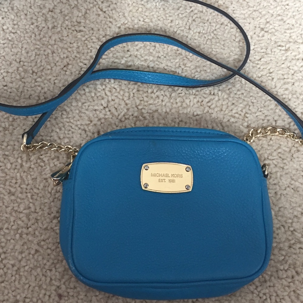 BLUE MICHEAL KORS CROSS BODY PURSE!